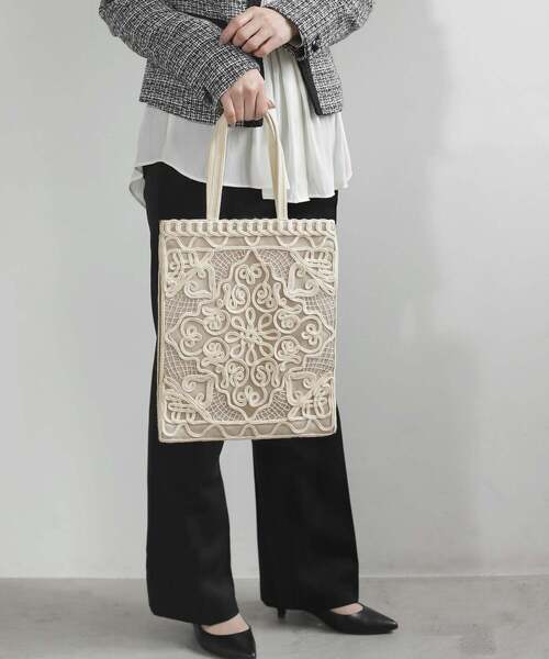 ANEMONE(アネモネ)の「刺しゅうサブバッグ(ハンドバッグ・レディース・ブラック/グレー/オフホワイト・FREE)」の2枚目の写真