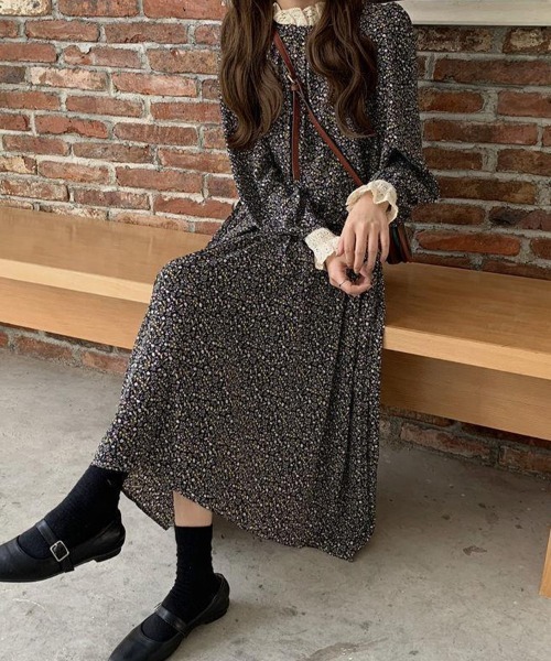 SallyLunn(サリーラン)の「小花柄レトロワンピース(ワンピース・レディース・ブラック・LARGE/MEDIUM)」の3枚目の写真