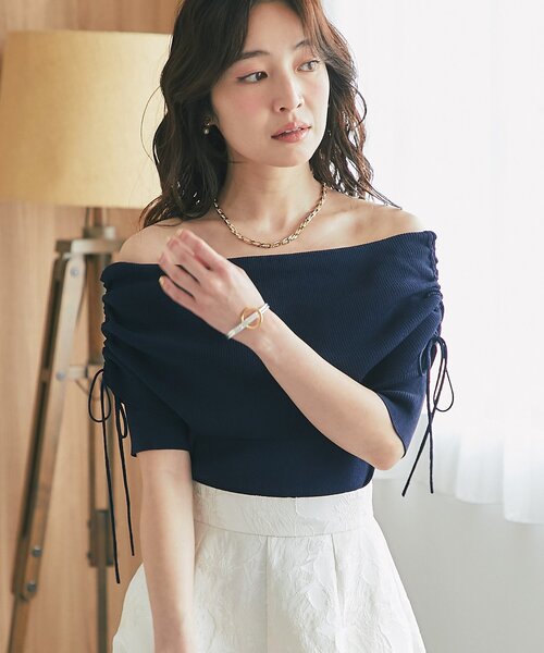 La boutique BonBon（ラブティックボンボン）の「【接触冷感・最強モテニット】クールタッチUVオフショルリブニット（ニット/セーター・レディース・ホワイト/サックスブルー/ネイビー/ピンク・FREE）」の2枚目の写真