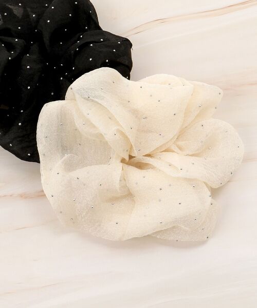 MAJESTIC LEGON（マジェスティックレゴン）の「キラキラブルーミングシュシュ（シュシュ・レディース・ブラック/アイボリー・FREE）」の7枚目の写真