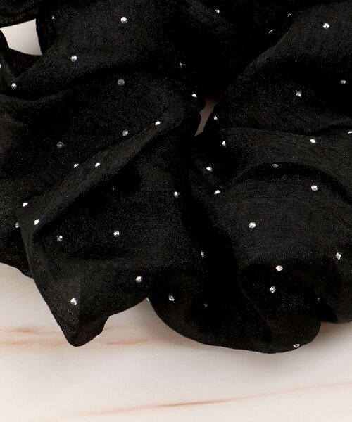 MAJESTIC LEGON（マジェスティックレゴン）の「キラキラブルーミングシュシュ（シュシュ・レディース・ブラック/アイボリー・FREE）」の10枚目の写真