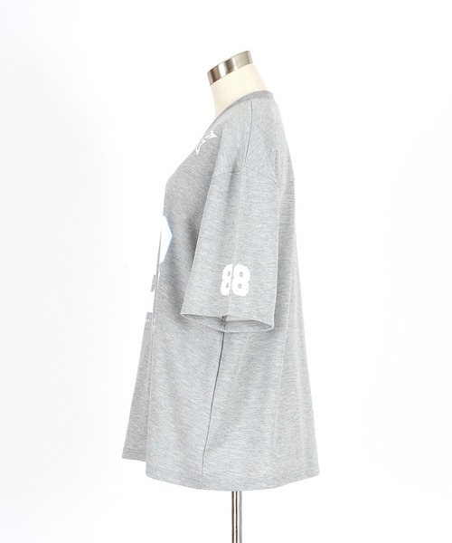 a.p.o.v.(エーピーオービー)の「a.p.o.v. ナンバリンググラフィックロゴプリントポンチスウェットフットボールTシャツ(Tシャツ/カットソー・メンズ・ブラック/グレー/ホワイト・ONESIZE)」の16枚目の写真