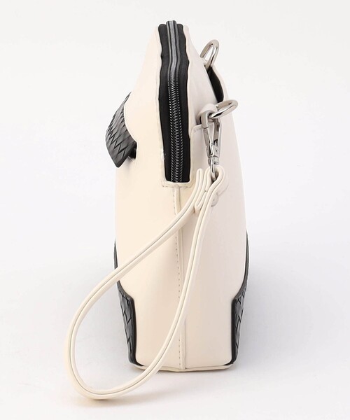 NICOLE CLUB FOR MEN(ニコルクラブフォーメン)の「トラペゾイド 2WAYミニショルダーバッグ(ショルダーバッグ・メンズ・ベージュ/ブラック・FREE)」の5枚目の写真