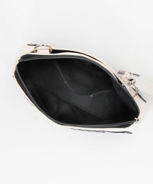 NICOLE CLUB FOR MEN(ニコルクラブフォーメン)の「トラペゾイド 2WAYミニショルダーバッグ(ショルダーバッグ・メンズ・ベージュ/ブラック・FREE)」の9枚目の写真