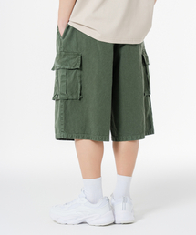 MOZMOZ（モズモズ）の「ストーンウォッシングコットンカーゴツータックワイドショートパンツカーキ（その他パンツ）」