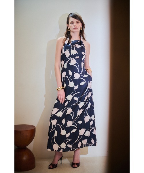 Estella.K(エステラケー)の「Calluna Dress サテンプリントホルタードレープドレス(ワンピース・レディース・ネイビー/アイボリー・FREE)」の21枚目の写真