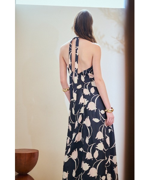 Estella.K(エステラケー)の「Calluna Dress サテンプリントホルタードレープドレス(ワンピース・レディース・ネイビー/アイボリー・FREE)」の19枚目の写真