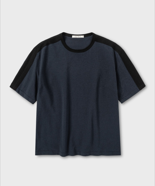 NONBLANK(ノンブランク)の「ミニマルサッカーTシャツ_DARK NAVY(Tシャツ/カットソー・メンズ・ダークネイビー・MEDIUM/LARGE/X-LARGE)」の1枚目の写真