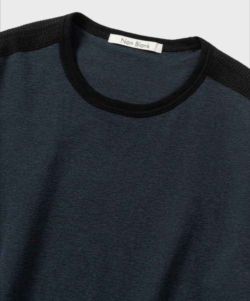 NONBLANK(ノンブランク)の「ミニマルサッカーTシャツ_DARK NAVY(Tシャツ/カットソー・メンズ・ダークネイビー・MEDIUM/LARGE/X-LARGE)」の3枚目の写真