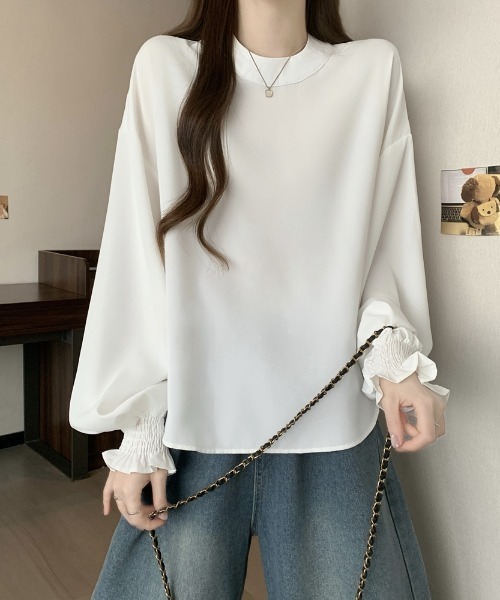LUCPY(ラクピー)の「シャーリングスリーブボリュームブラウス(シャツ/ブラウス・レディース・ホワイト/ブラック/アイボリー/ブラウン・MEDIUM/XX-LARGE/X-LARGE/LARGE)」の2枚目の写真