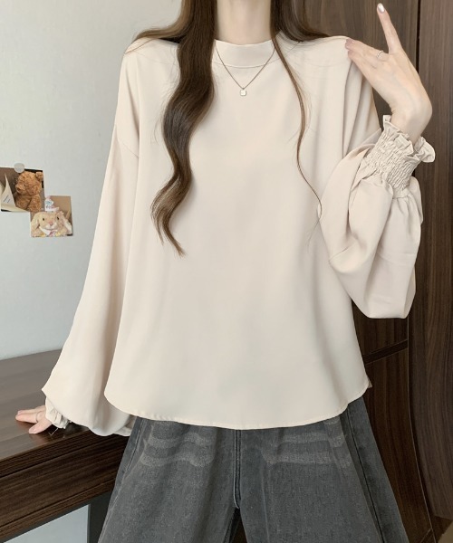 LUCPY(ラクピー)の「シャーリングスリーブボリュームブラウス(シャツ/ブラウス・レディース・ホワイト/ブラック/アイボリー/ブラウン・MEDIUM/XX-LARGE/X-LARGE/LARGE)」の3枚目の写真