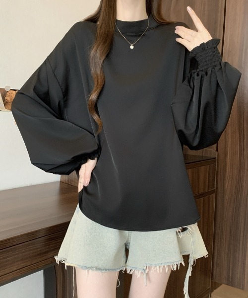 LUCPY(ラクピー)の「シャーリングスリーブボリュームブラウス(シャツ/ブラウス・レディース・ホワイト/ブラック/アイボリー/ブラウン・MEDIUM/XX-LARGE/X-LARGE/LARGE)」の1枚目の写真