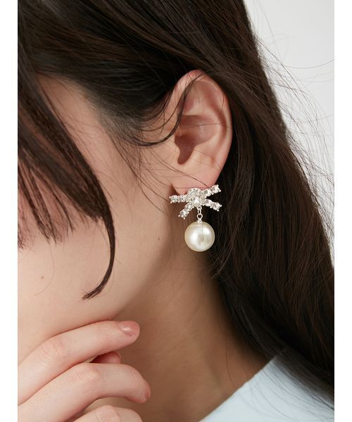 LILY BROWN（リリーブラウン）の「[L.B CANDY STOCK]ビジューリボンパールピアス（ピアス（両耳用）・レディース・シルバー/グリーン/ピンク・F）」の3枚目の写真