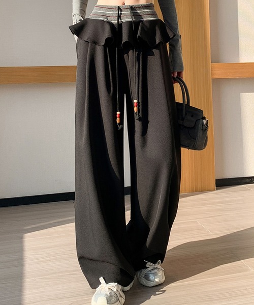 2ly2(トゥーリートゥー)の「ワイドパンツ フリルウエスト ハイウエスト ロング丈 無地 ゆったり(その他パンツ・レディース・ブラウン/ブラック・FREE)」の3枚目の写真