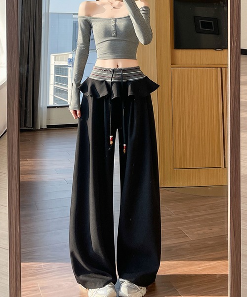 2ly2(トゥーリートゥー)の「ワイドパンツ フリルウエスト ハイウエスト ロング丈 無地 ゆったり(その他パンツ・レディース・ブラウン/ブラック・FREE)」の5枚目の写真