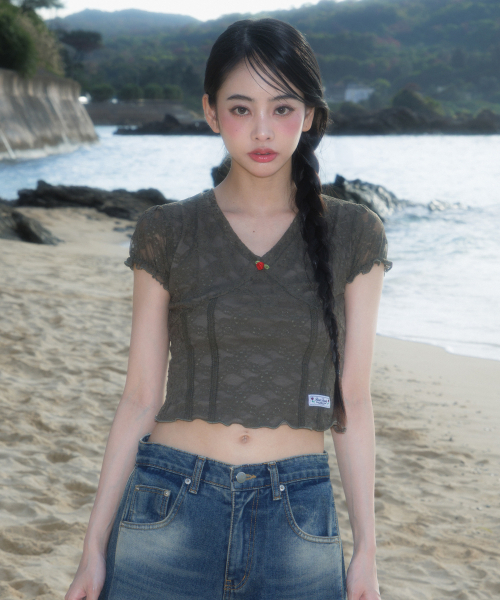 ROSEFRANTZ（ロゼフランツ）の「Rose Lace Slim T-shirt [Khaki]（Tシャツ/カットソー・レディース・カーキ・OS）」の2枚目の写真