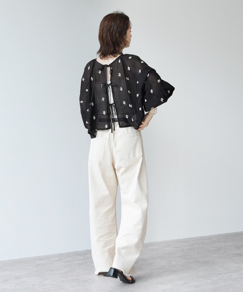 Yeoun(ヨウン)の「前後2WAY花柄刺繍ボリュームスリーブリボンシアーブラウス(シャツ/ブラウス・レディース・ブラック/オフホワイト・M)」の8枚目の写真