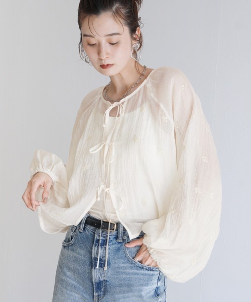 Yeoun(ヨウン)の「前後2WAY花柄刺繍ボリュームスリーブリボンシアーブラウス(シャツ/ブラウス・レディース・ブラック/オフホワイト・M)」の14枚目の写真