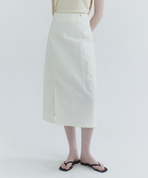 MICANE(ミケーネ)の「グラニアナイロンロングスカート(スカート・レディース・ブラック/クリーム・X-SMALL/XX-LARGE/X-LARGE/SMALL/MEDIUM/LARGE)」の7枚目の写真