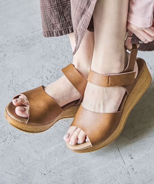 Fashion Letter(ファッションレター)の「日本製 アンクルベルトウェッジサボサンダル 痛くないサンダル(サンダル・レディース・ゴールド/キャメル/ベージュ系その他/ブラック・S/M/L/LL)」の3枚目の写真