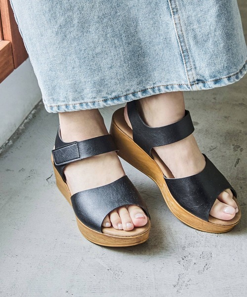 Fashion Letter(ファッションレター)の「日本製 アンクルベルトウェッジサボサンダル 痛くないサンダル(サンダル・レディース・ゴールド/キャメル/ベージュ系その他/ブラック・S/M/L/LL)」の1枚目の写真