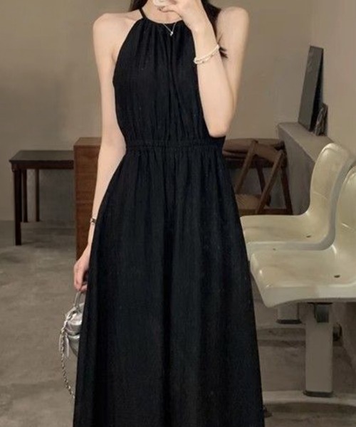 mielu(ミエル)の「ホルターネックギャザーワンピース(ワンピース・レディース・ブラック/ホワイト・LARGE/MEDIUM)」の14枚目の写真