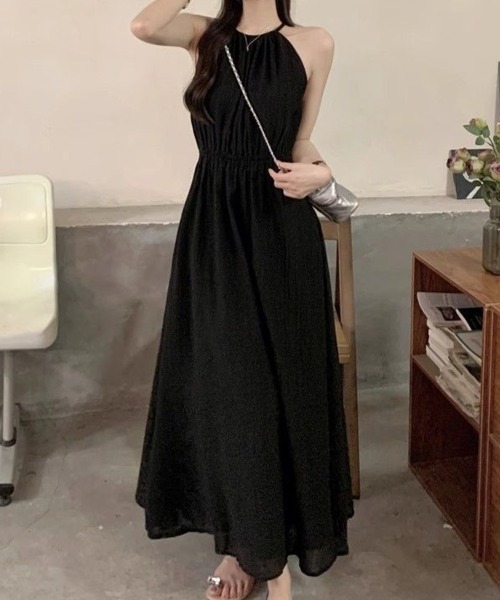 mielu(ミエル)の「ホルターネックギャザーワンピース(ワンピース・レディース・ブラック/ホワイト・LARGE/MEDIUM)」の16枚目の写真