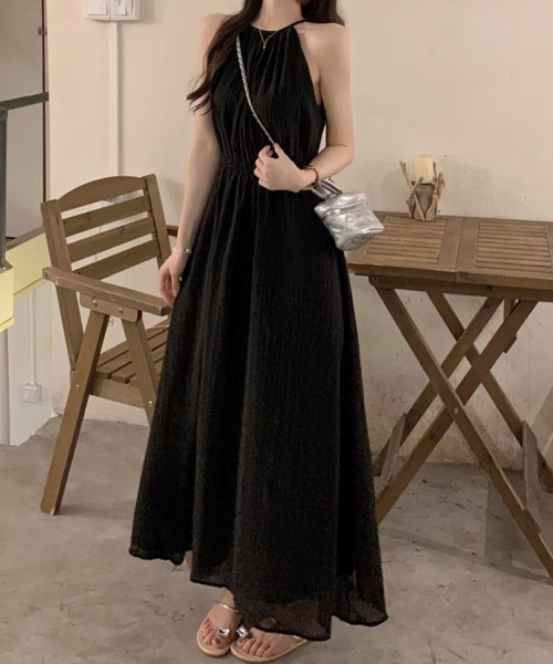 mielu(ミエル)の「ホルターネックギャザーワンピース(ワンピース・レディース・ブラック/ホワイト・LARGE/MEDIUM)」の18枚目の写真