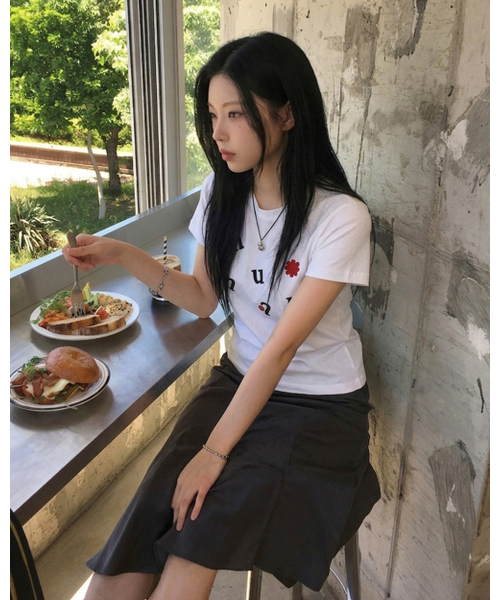 muahmuah(ムーアムーア)の「ロゴフラワー刺繍半袖Tシャツ(Tシャツ/カットソー・レディース・ホワイト・FREE)」の16枚目の写真