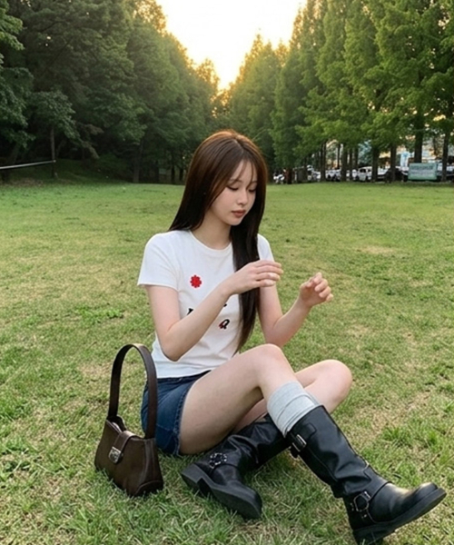 muahmuah(ムーアムーア)の「ロゴフラワー刺繍半袖Tシャツ(Tシャツ/カットソー・レディース・ホワイト・FREE)」の11枚目の写真