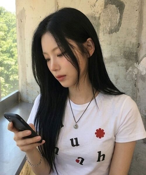 muahmuah(ムーアムーア)の「ロゴフラワー刺繍半袖Tシャツ(Tシャツ/カットソー・レディース・ホワイト・FREE)」の7枚目の写真