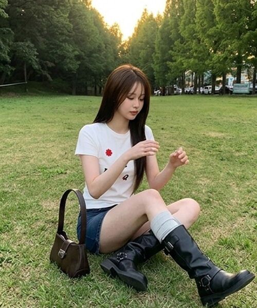 muahmuah(ムーアムーア)の「ロゴフラワー刺繍半袖Tシャツ(Tシャツ/カットソー・レディース・ホワイト・FREE)」の5枚目の写真