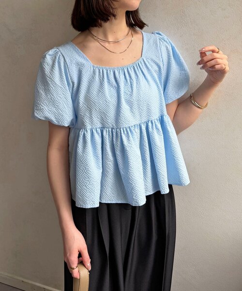 Thevon(ゼボン)の「スクエアネックバックリボンペプラムブラウス(シャツ/ブラウス・レディース・サックスブルー/ブラック/オフホワイト・FREE)」の3枚目の写真