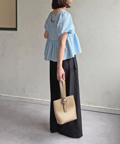 Thevon(ゼボン)の「スクエアネックバックリボンペプラムブラウス(シャツ/ブラウス・レディース・サックスブルー/ブラック/オフホワイト・FREE)」の13枚目の写真