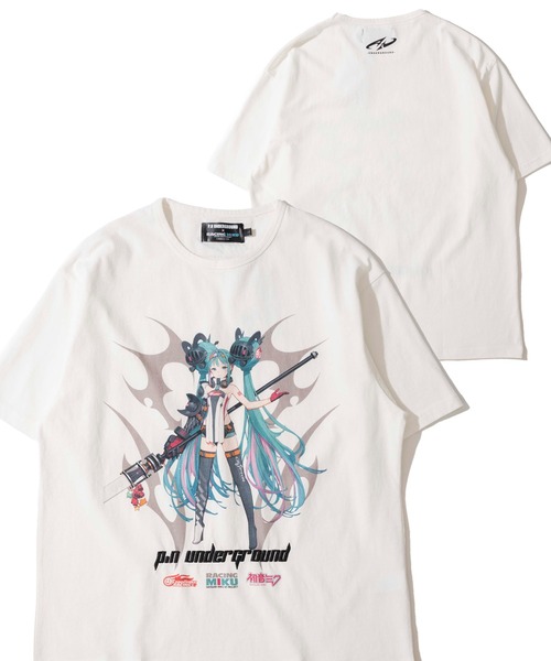 ADPOSION(アドポーション)の「【P.N UNDERGROUND × RACING MIKU】フロントプリント クルーネックTシャツ(Tシャツ/カットソー・メンズ・ブラック/チャコールグレー/ホワイト・LARGE/X-LARGE/MEDIUM)」の1枚目の写真