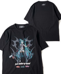 ADPOSION（アドポーション）の「【P.N UNDERGROUND × RACING MIKU】フロントプリント クルーネックTシャツ（Tシャツ/カットソー）」