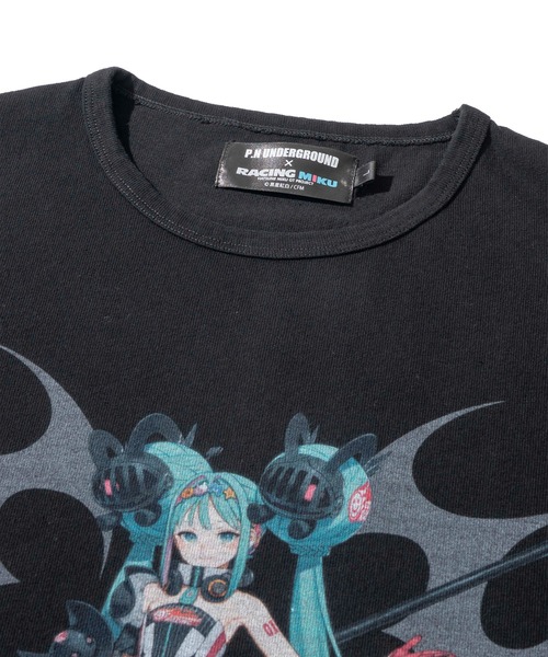 ADPOSION(アドポーション)の「【P.N UNDERGROUND × RACING MIKU】フロントプリント クルーネックTシャツ(Tシャツ/カットソー・メンズ・ブラック/チャコールグレー/ホワイト・LARGE/X-LARGE/MEDIUM)」の10枚目の写真