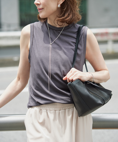 VERMEIL par iena(ヴェルメイユパーイエナ)の「キュプラコットンノースリーブ(Tシャツ/カットソー・レディース・チャコールグレー/ホワイト・FREE)」の11枚目の写真