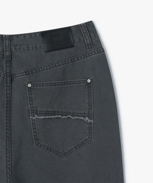 WEST GRAND BOULEVARD（ウエストグランドブルバード）の「カットオフヴィンテージルーズストレートペインターパンツ WASHED CHARCOAL（その他パンツ・メンズ・その他・MEDIUM/LARGE/X-LARGE）」の5枚目の写真