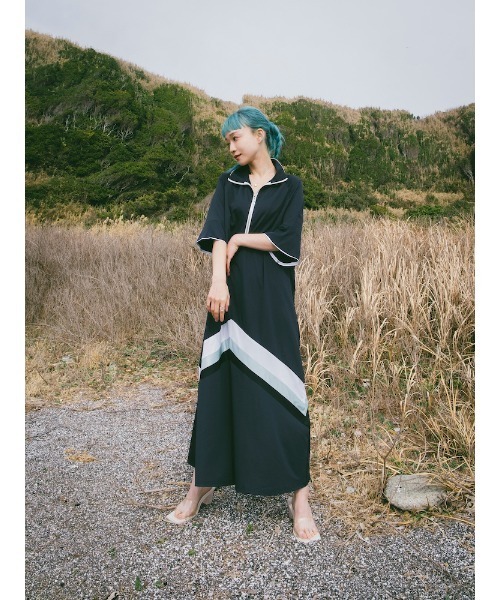 ELLA CANTARIA（エヤカンタリア）の「Chevron Half-Zip Dress｜V字型