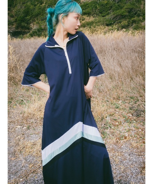 ELLA CANTARIA(エヤカンタリア)の「Chevron Half-Zip Dress|V字型ハーフジップワンピース(ワンピース・レディース・ネイビー/オフホワイト・FREE)」の19枚目の写真