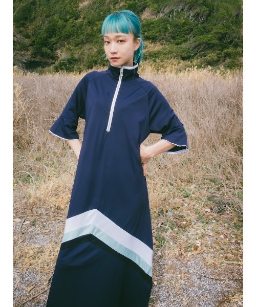 ELLA CANTARIA(エヤカンタリア)の「Chevron Half-Zip Dress|V字型ハーフジップワンピース(ワンピース・レディース・ネイビー/オフホワイト・FREE)」の20枚目の写真