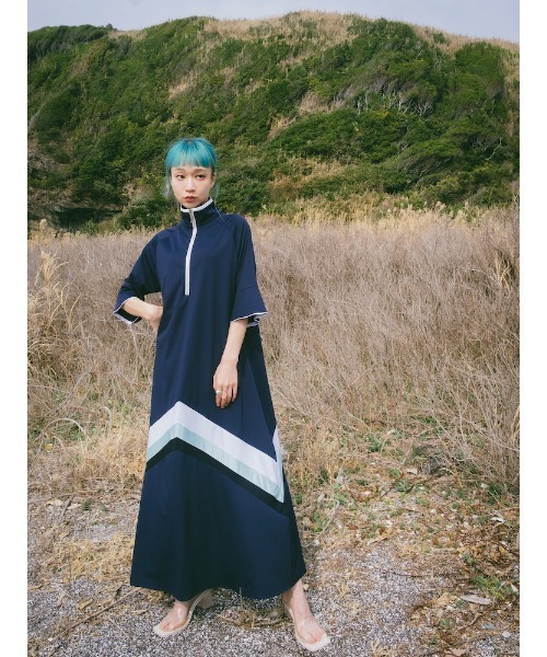 ELLA CANTARIA（エヤカンタリア）の「Chevron Half-Zip Dress｜V字型