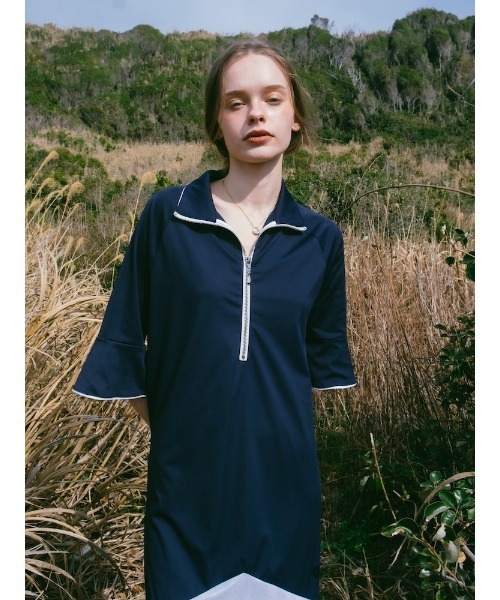 ELLA CANTARIA(エヤカンタリア)の「Chevron Half-Zip Dress|V字型ハーフジップワンピース(ワンピース・レディース・ネイビー/オフホワイト・FREE)」の4枚目の写真