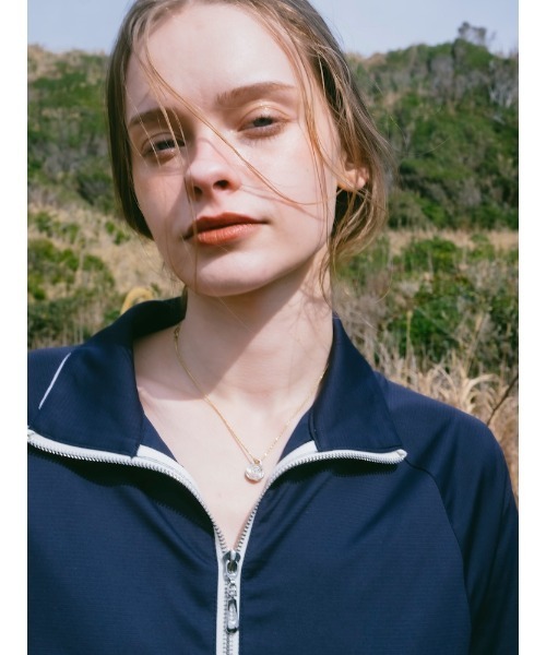 ELLA CANTARIA(エヤカンタリア)の「Chevron Half-Zip Dress|V字型ハーフジップワンピース(ワンピース・レディース・ネイビー/オフホワイト・FREE)」の5枚目の写真