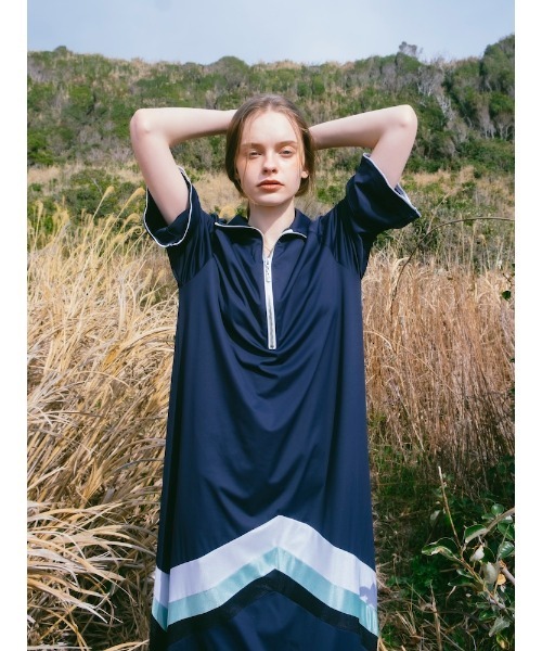 ELLA CANTARIA(エヤカンタリア)の「Chevron Half-Zip Dress|V字型ハーフジップワンピース(ワンピース・レディース・ネイビー/オフホワイト・FREE)」の6枚目の写真
