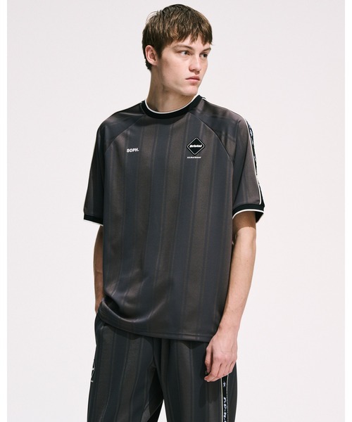 F.C.Real Bristol(エフシーレアルブリストル)の「SHADOW WEAVE STRIPE S/S TOP(Tシャツ/カットソー・メンズ・ブラック/オレンジ/チャコールグレー・SMALL/MEDIUM/LARGE/X-LARGE/XX-LARGE)」の18枚目の写真