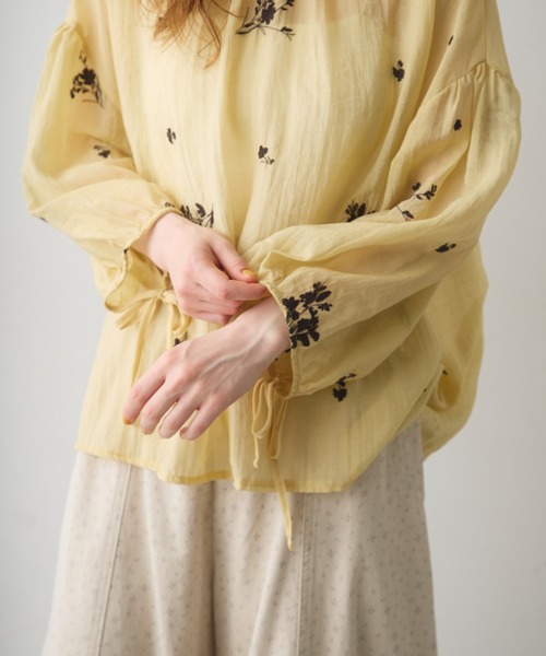 Crisp（クリスプ）の「flower embroidery sheer smock blouse / フラワーエンブロイダリーシアースモックブラウス（シャツ/ブラウス・レディース・ホワイト/イエロー・FREE）」の21枚目の写真