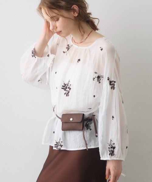 Crisp（クリスプ）の「flower embroidery sheer smock blouse / フラワーエンブロイダリーシアースモックブラウス（シャツ/ブラウス・レディース・ホワイト/イエロー・FREE）」の4枚目の写真