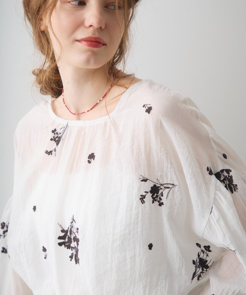 Crisp（クリスプ）の「flower embroidery sheer smock blouse / フラワーエンブロイダリーシアースモックブラウス（シャツ/ブラウス・レディース・ホワイト/イエロー・FREE）」の8枚目の写真